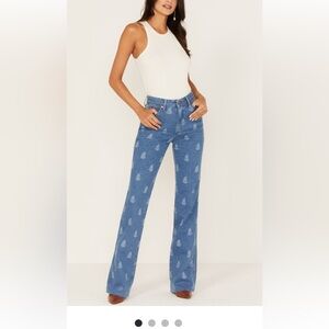 WRANGLER WOMEN'S MEDIUM WASH PAISLEY PRINT WESTWARD HIGH RISE BOOTCUT JEANS